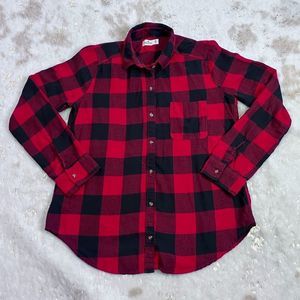 Hollister Buffalo Plaid Button Down Flannel in Medium 💗